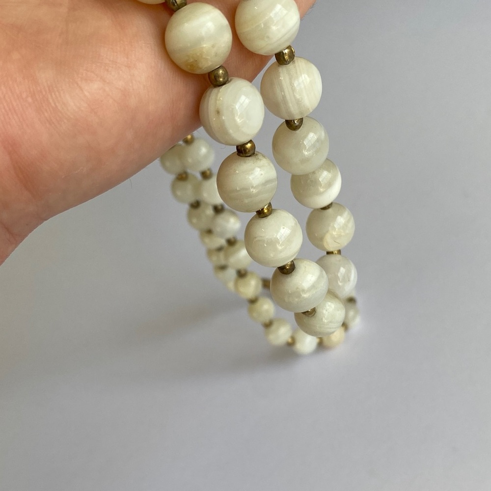 Vintage White Bead Necklace - Picture 2 of 4